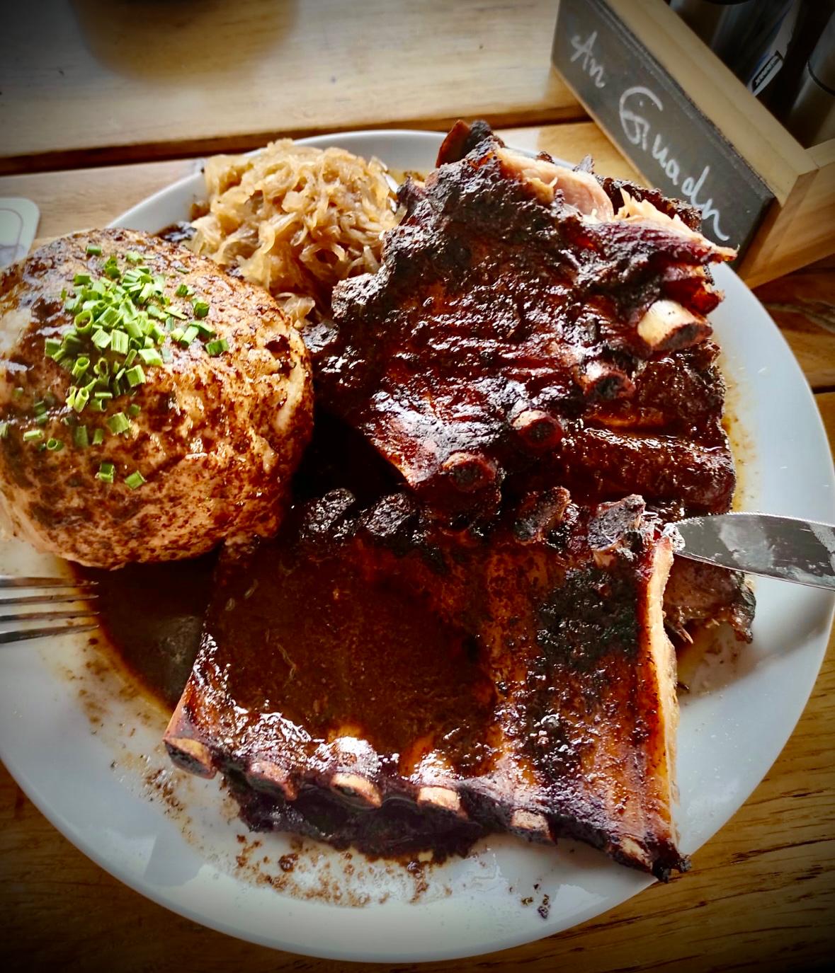 Hausgemachtes Bratl im Reindl